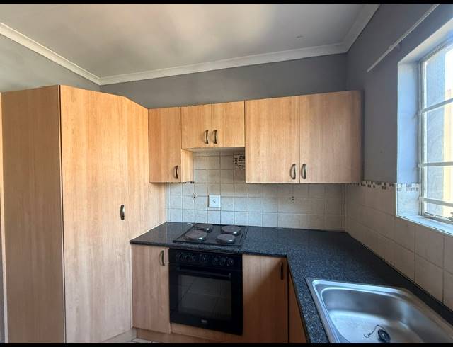 3 BEDROOM FLAT FOR SALE IN CASTLEVIEW